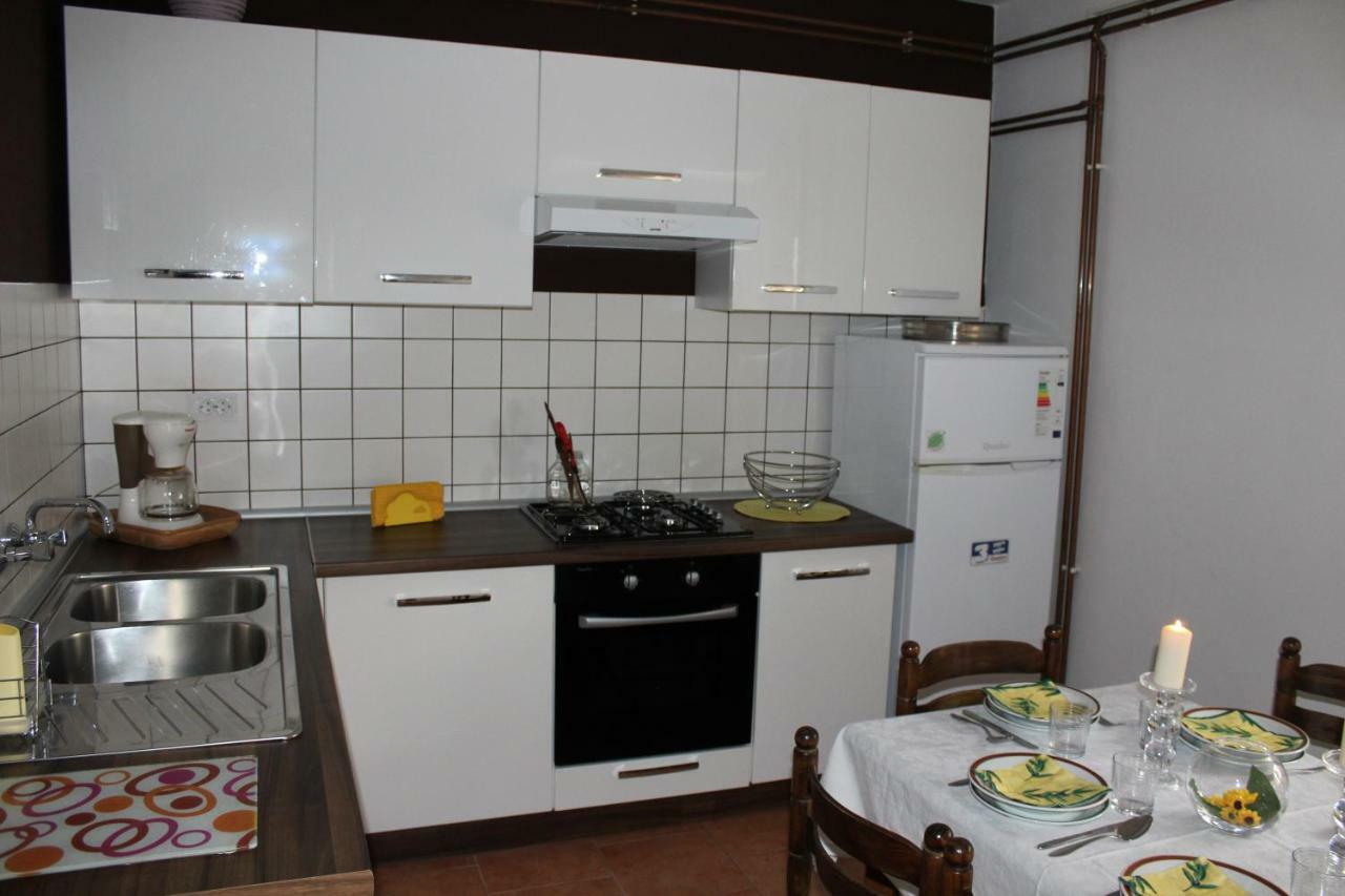 Apartments Jelusic Pirovac Buitenkant foto
